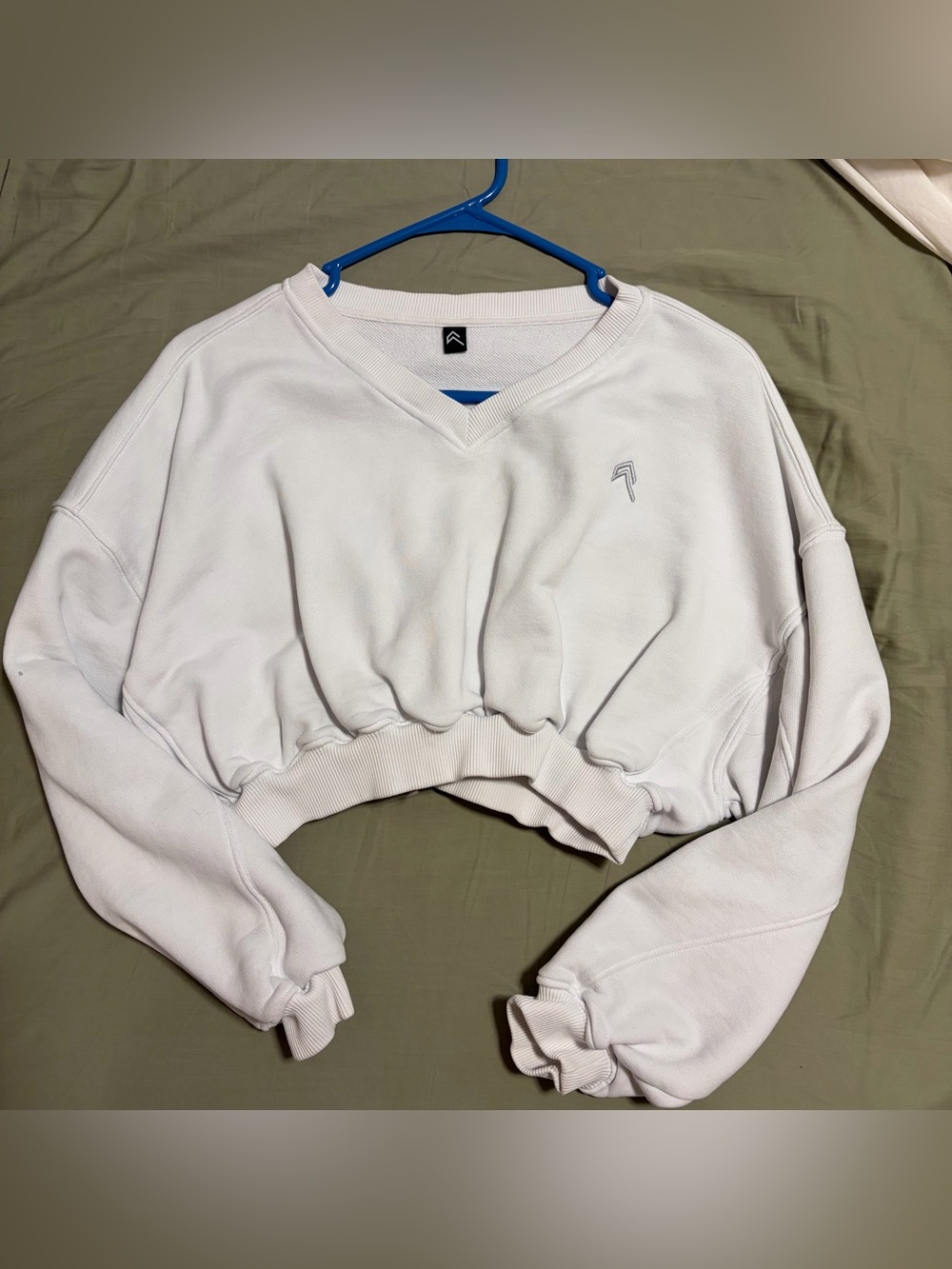 Oner Active White Cropped V-Neck Pullover Sweatshirt